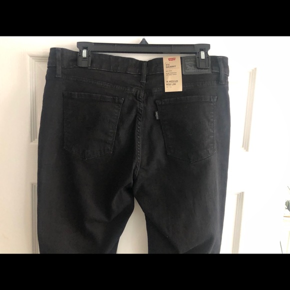 Levi’s destroyed Black 711 Skinny Jeans - Picture 5 of 9